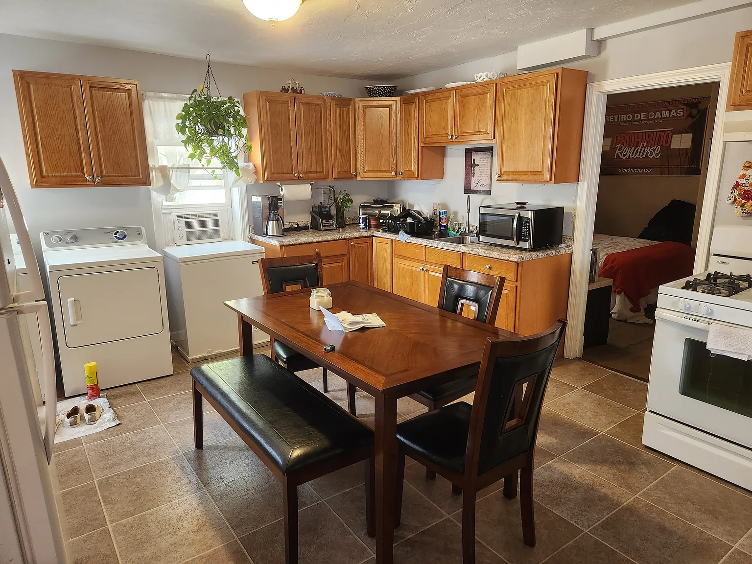 4 bed, 1250 sqft, $2,300 — Photo 3