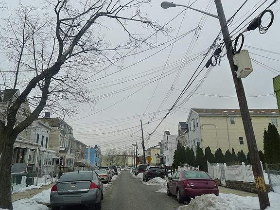 5th image of 87 Waverly St
