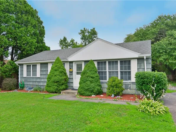 28 Nutmeg Dr, Westerly, RI 02891