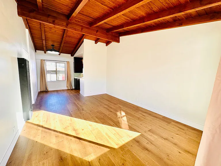 1101 E Grand Ave — Photo 12