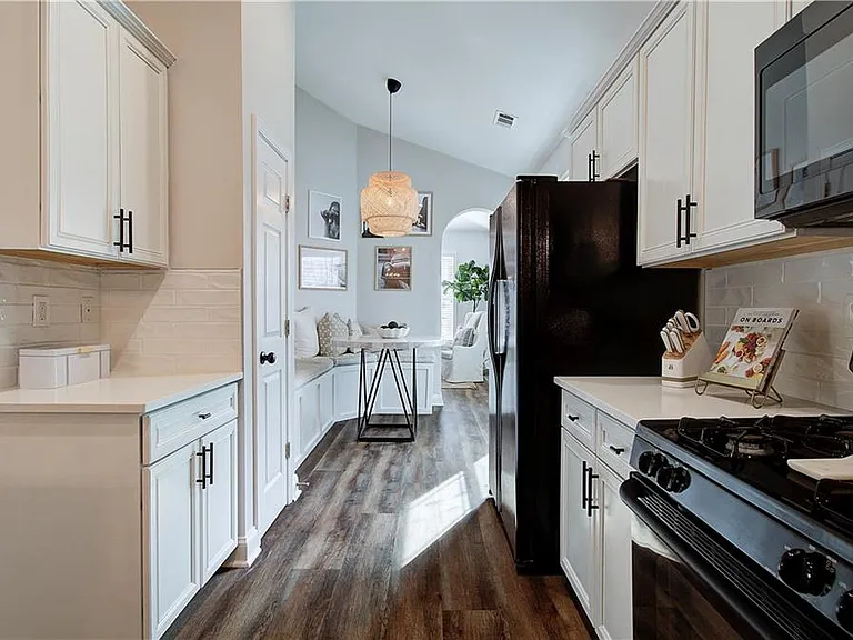 3822 Carriage House Dr — Photo 9