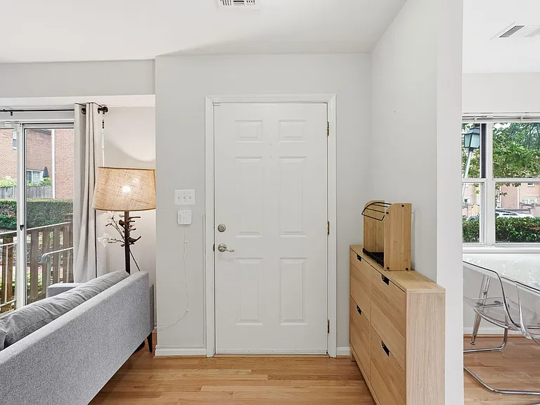 1113 N Vernon St — Photo 5