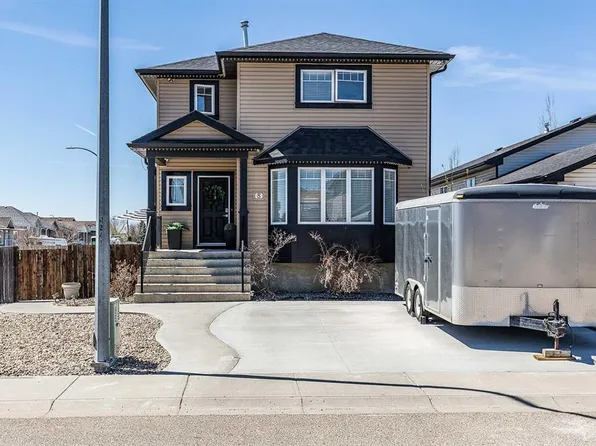 8 E Terrace Cir NE, Medicine Hat, AB T1C 2B8