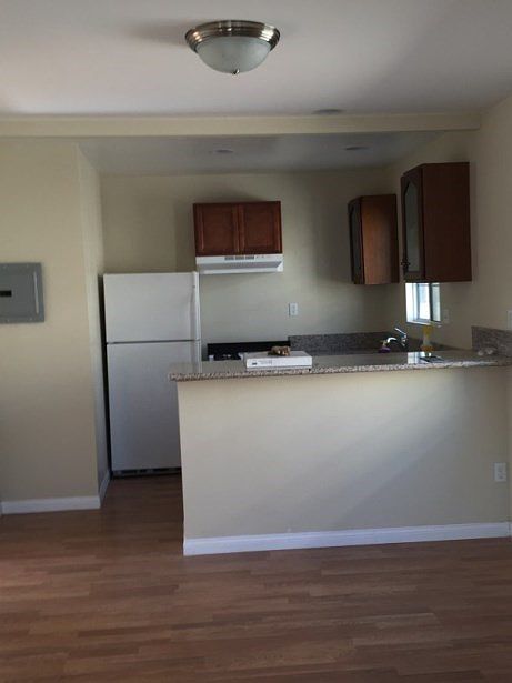 2nd image of 720 E 43rd Pl