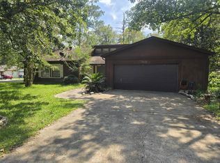 26401 Darkwood Ct, Huntsville, TX 77320
