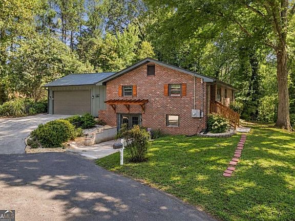 5th image of 142 Ann Dr