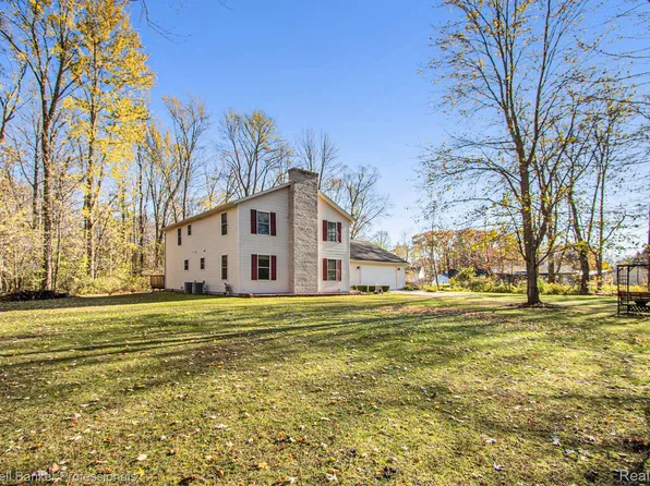 3776 State Rd, Fort Gratiot, MI 48059