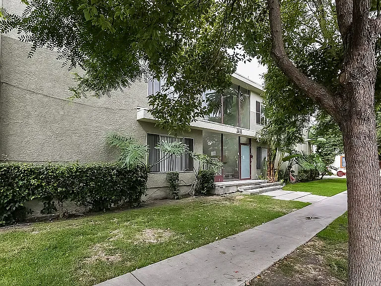 2611 Ocean Ave #5 — Photo 32