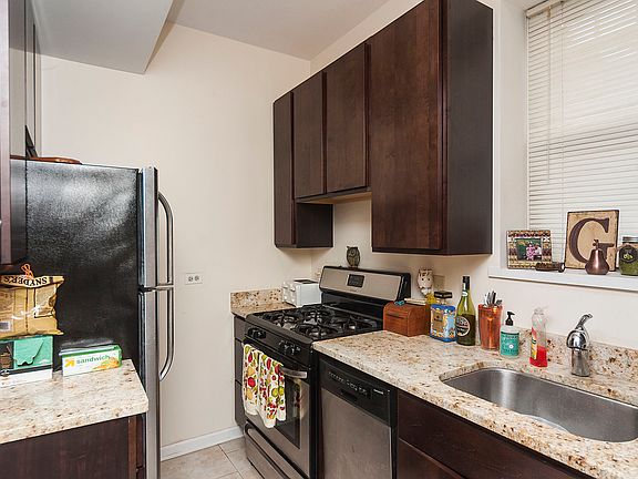 3rd image of 1230 N Greenview Ave APT 1F
