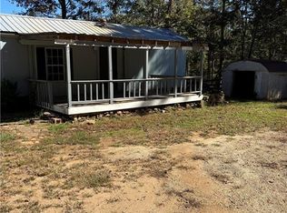 17 Lewis Dr, Lavonia, GA 30553