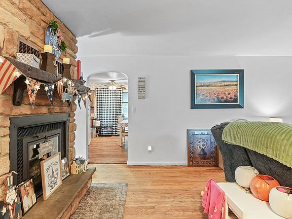 3rd image of 332 Midland Rd