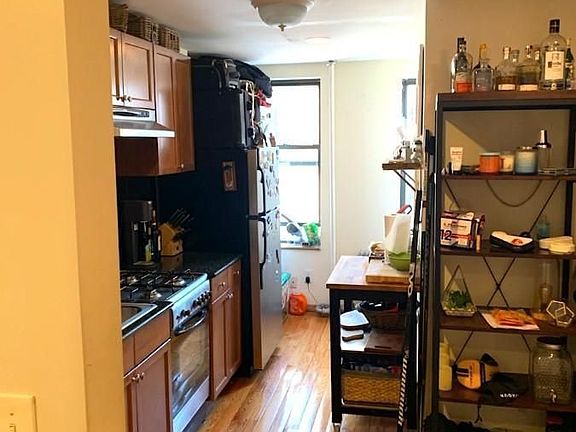 2nd image of 129 E 7th St #3
