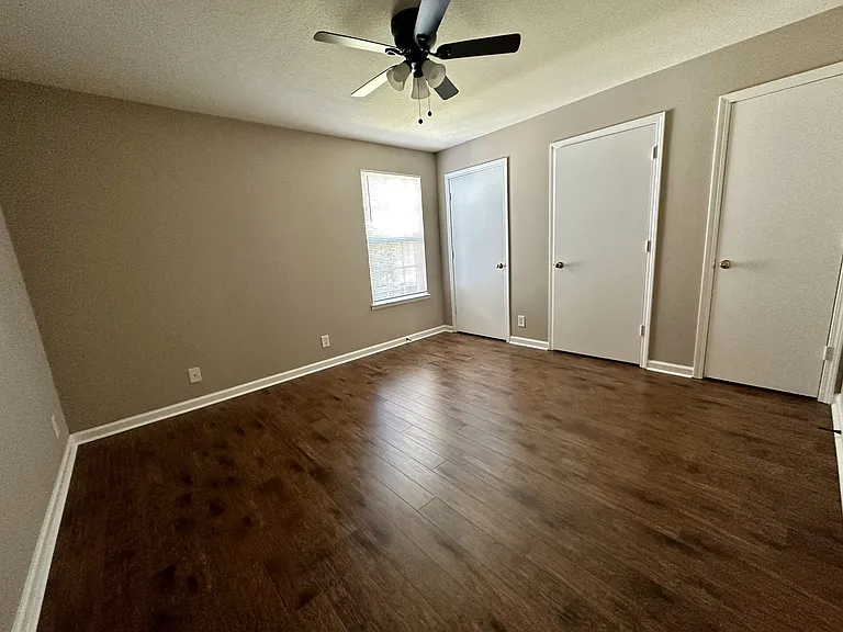 Two Bedroom Pet Friendly Apartment For Rent Near Post! — Photo 15