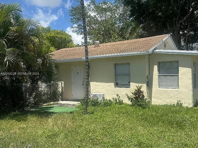 61 NW 24th Ave #RF — Photo 2