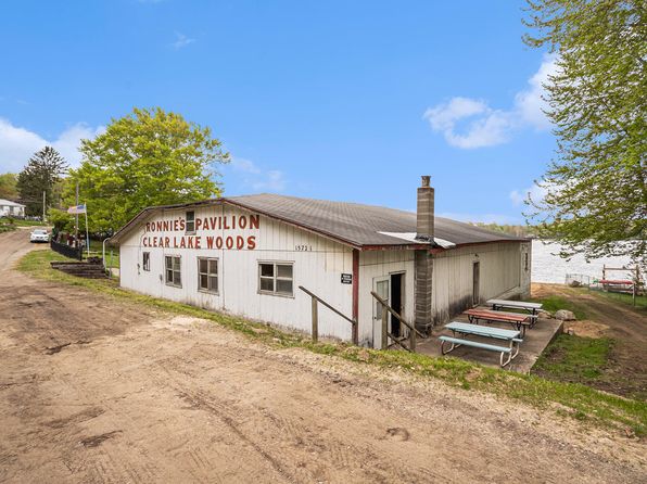 15721 Lakeview Dr, Buchanan, MI 49107