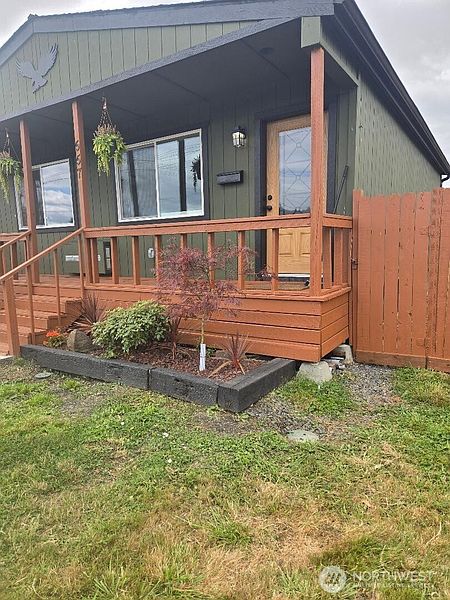 4th image of 557 SW Pacific Avenue