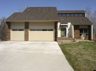 9403 Hammontree Dr, Urbandale, IA 50322