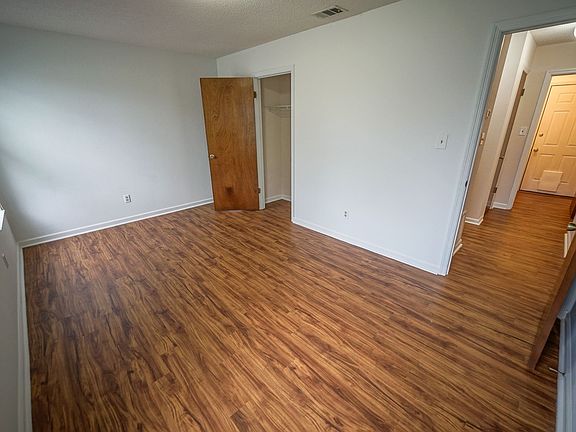 5th image of 910 Alliegood Ct