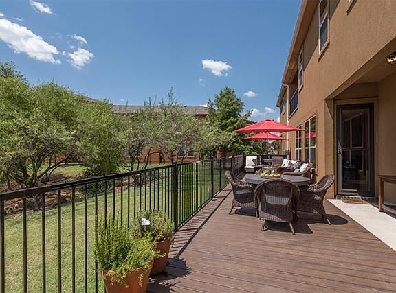 3rd image of 2675 Venice Dr Unit 4