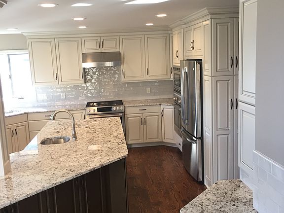 Kitchen w/HUGE Island