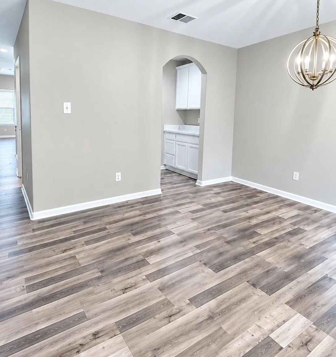 4 bed, 2.5 bath, 2437 sqft, $2,300 — Photo 2