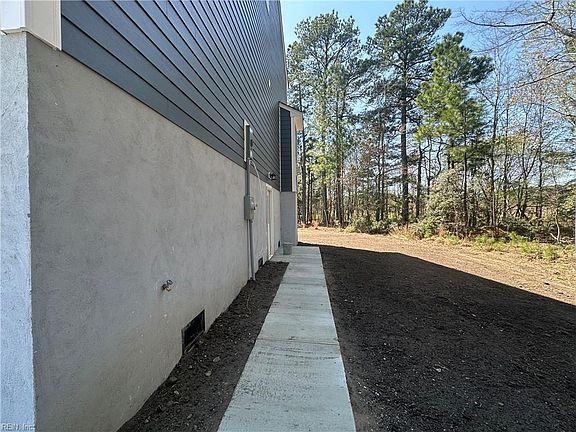 3rd image of 207 Hall Rd
