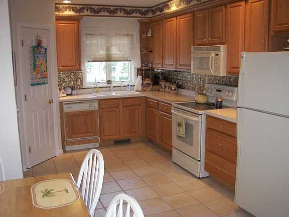 2nd image of 1 Anglewood Ct