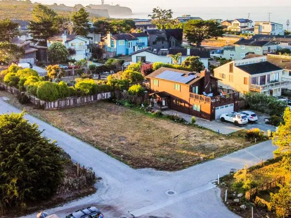90 Madrone Ave, Moss Beach, CA 94038