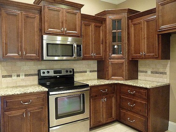 2nd image of 4309 Kenilworth Cir