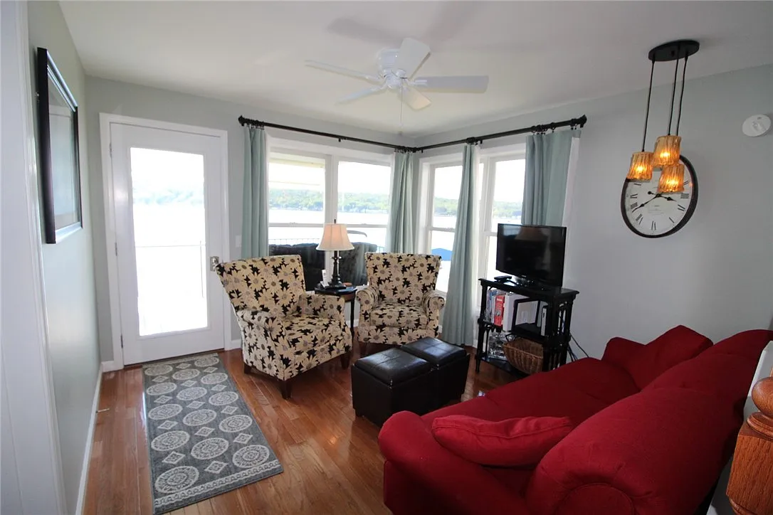 3 bed, 2.5 bath, 1672 sqft, $2,200 — Photo 3