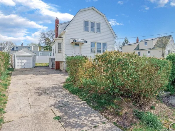 21 Copiague Street, Valley Stream, NY 11580