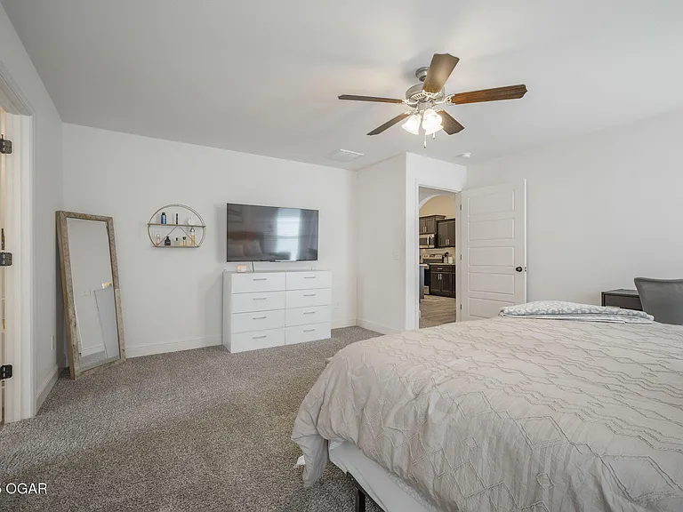 2110 Greystone Sq — Photo 8