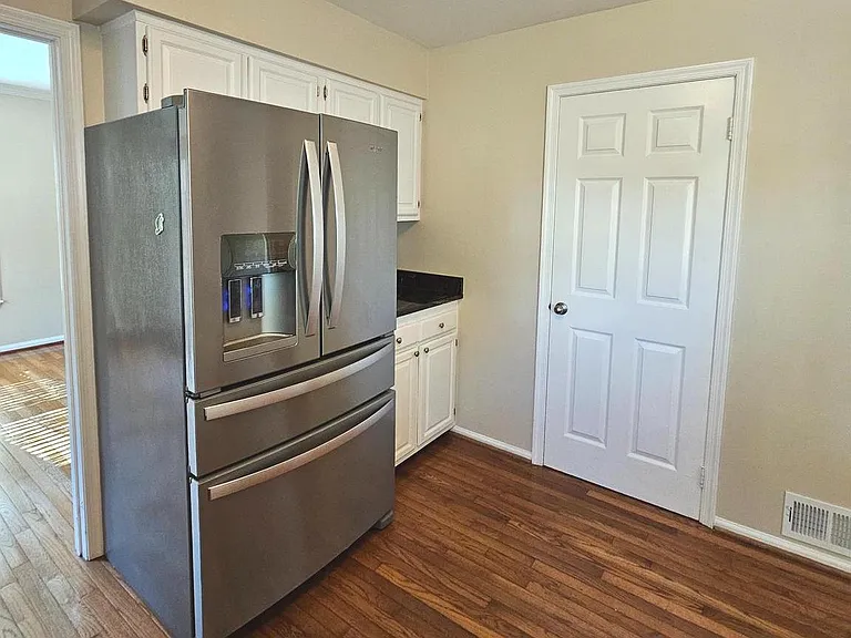 6413 Four Oaks Ln — Photo 15