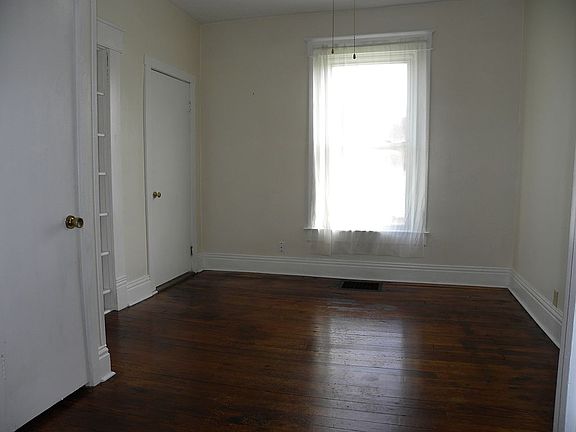 2nd image of 809 N High St