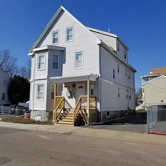 593 Park St #2 — Photo 2