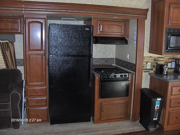 4th image of 1011/1012 Redwood Ln