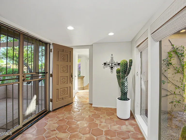 1049 N Boulder Dr — Photo 4