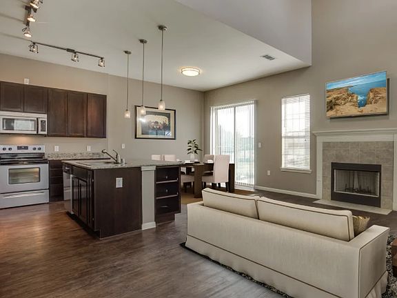 2nd image of 2213 Reflection Pointe