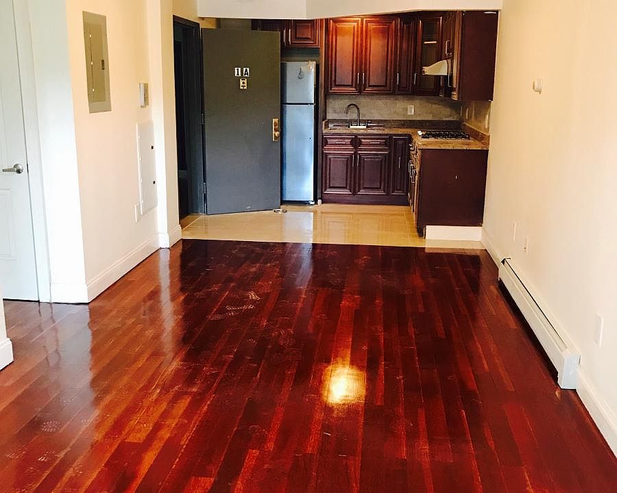 1st image of 14917 Sanford Ave #4