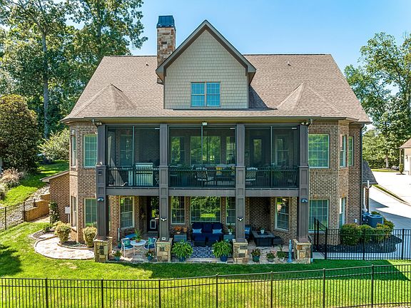 3rd image of 7860 Giorgio Cir