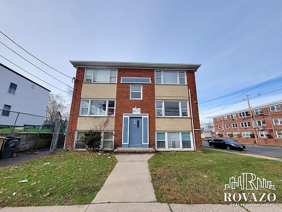 3rd image of 121 21st St APT 3