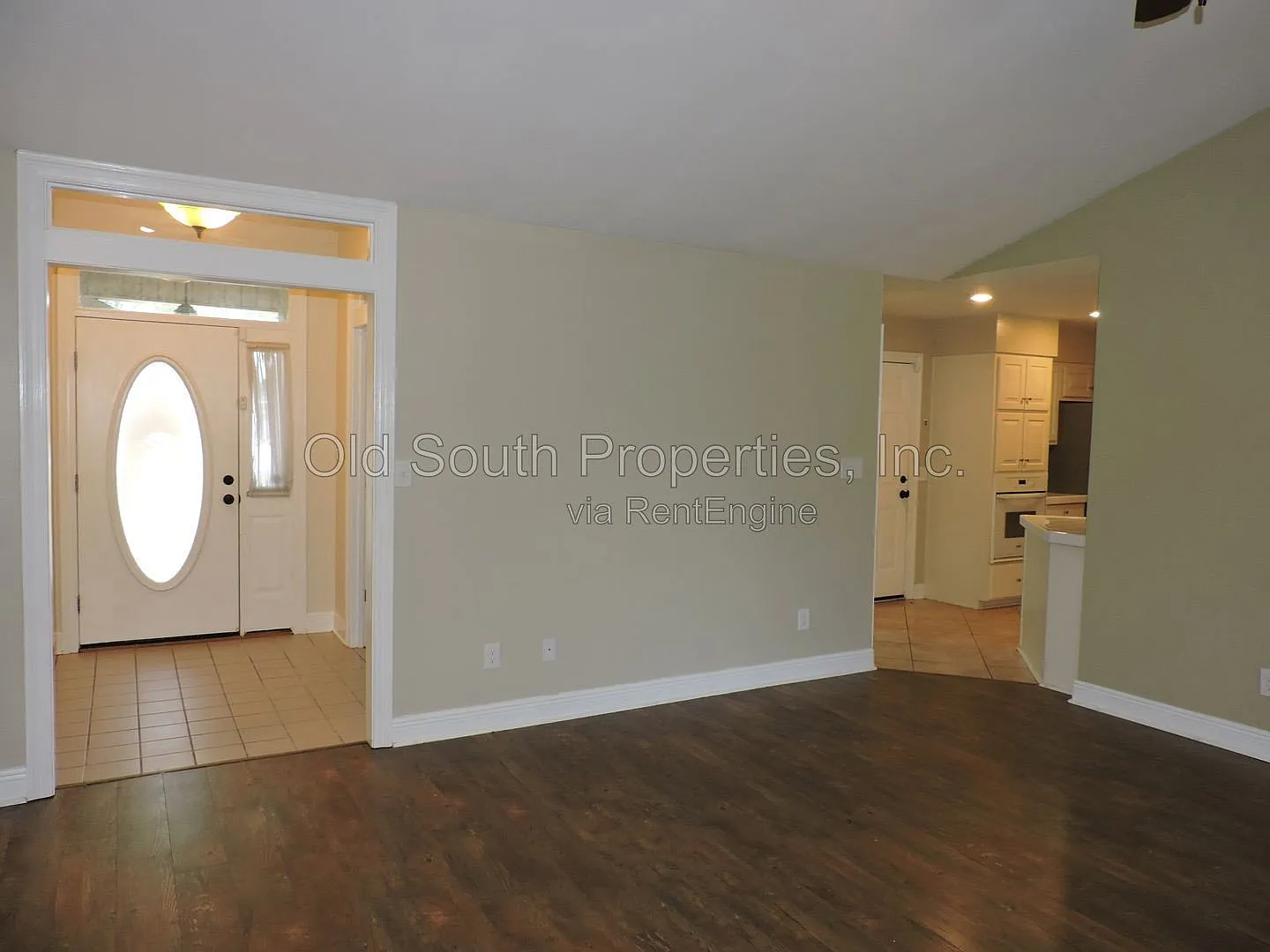 3 bed, 2.0 bath, 1900 sqft, $2,295 — Photo 3