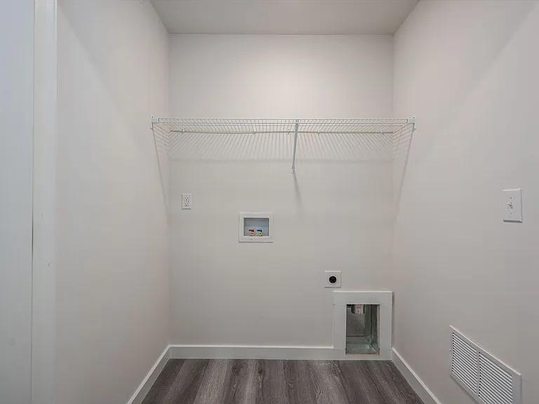 409 E 20th St #13 — Photo 10