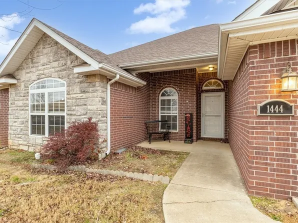 1444 Luke St, Pea Ridge, AR 72751
