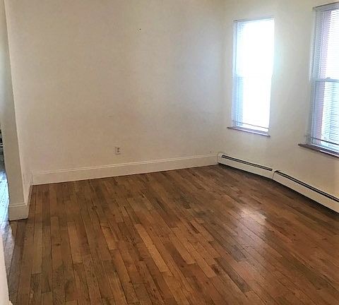2nd image of 124 Jewett Ave #2