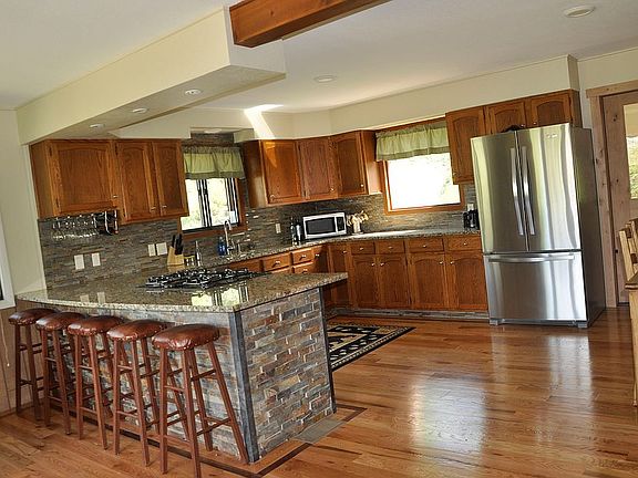 2nd image of 1367 Spruce Dr