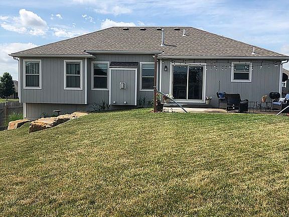 Large fenced back yard.