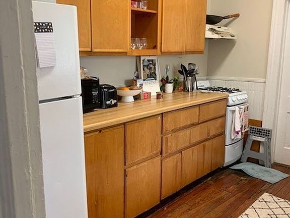 5th image of 124 Saint Philip St APT A