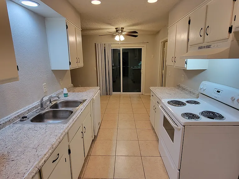 2908 Kathy Ln — Photo 8