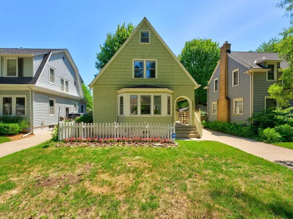 5532 N Lydell AVENUE, Whitefish Bay, WI 53217